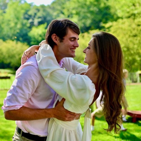 Oliver Mustafa Oz and his long-time girlfriend Katie Flinn got engaged in september 2022.